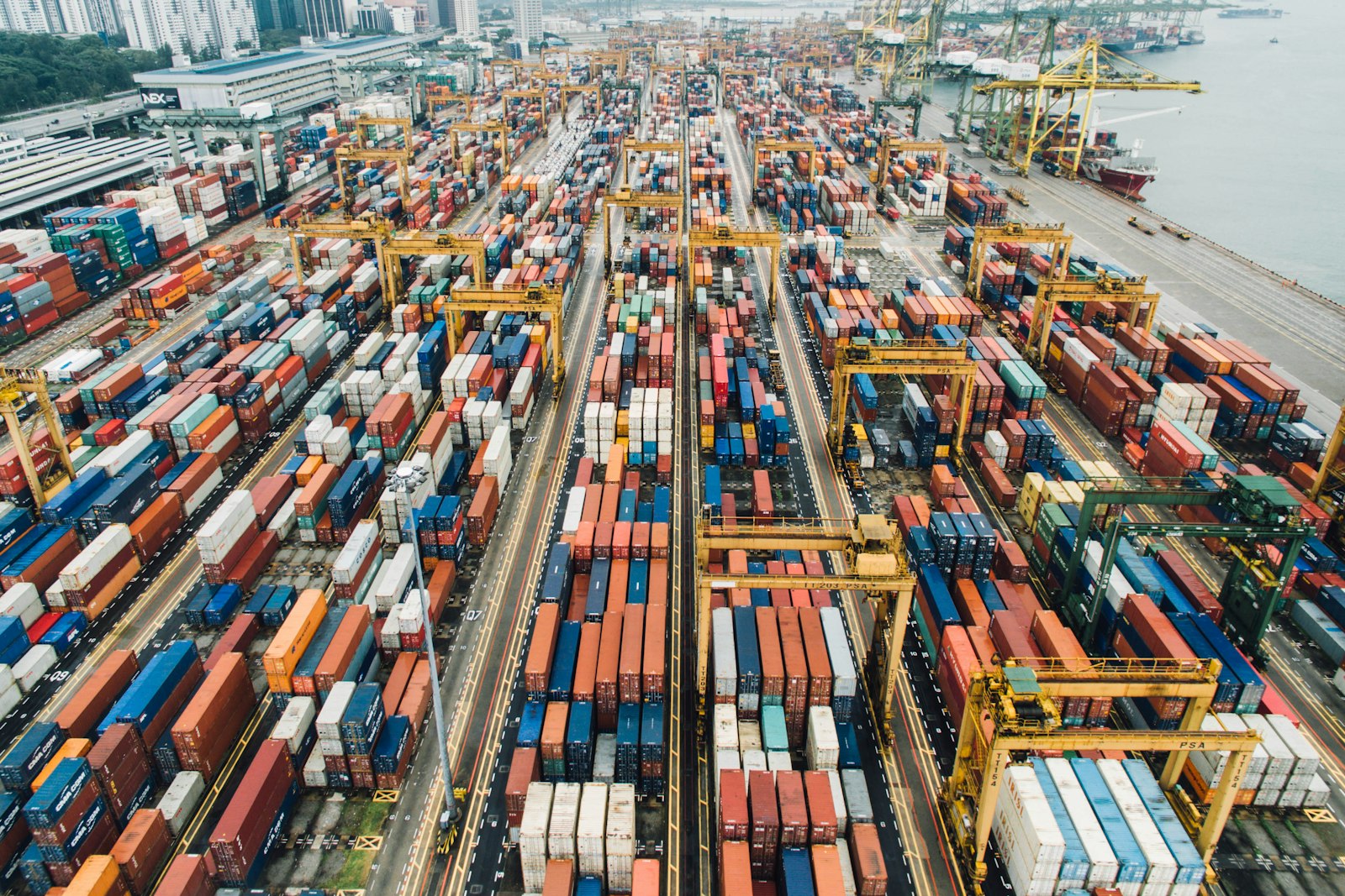Terminal portuaire à conteneurs vu du ciel
